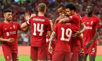 50 000 fans dans le crowd stadium de Singapour