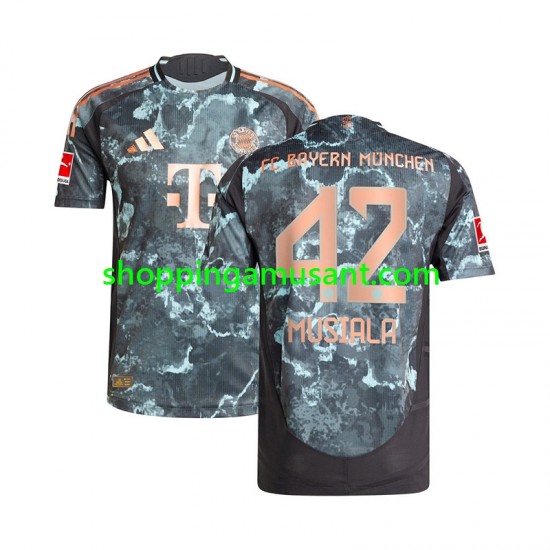 Maillot de Foot Bayern Munich Jamal Musiala 42 Homme Extérieur 2024-2025 Manche Courte